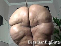 En brasiliansk model med en stor røv driller og bliver hårdt kneppet