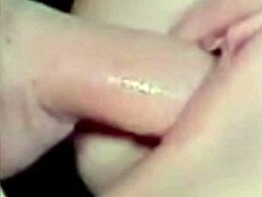 Un cuplu amator real are un videoclip în care soția îi face soțului ei o sesiune de lins anal
