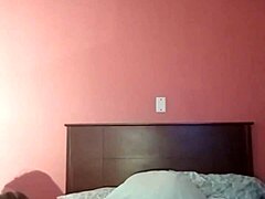 Amatérská děvka se v tomto domácím videu postaví velkému černému penisu